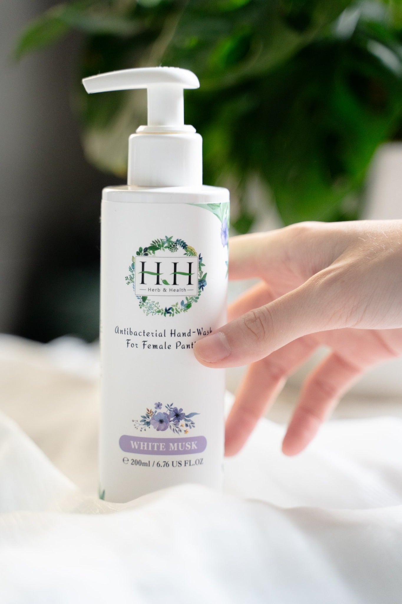 Nước Giặt Tay Đồ Phụ Nữ Hương Baby Phòng Ngừa Vi Khuẩn HH Herb & Health An Toàn Cho Da Tay Mềm Vải 200 ml